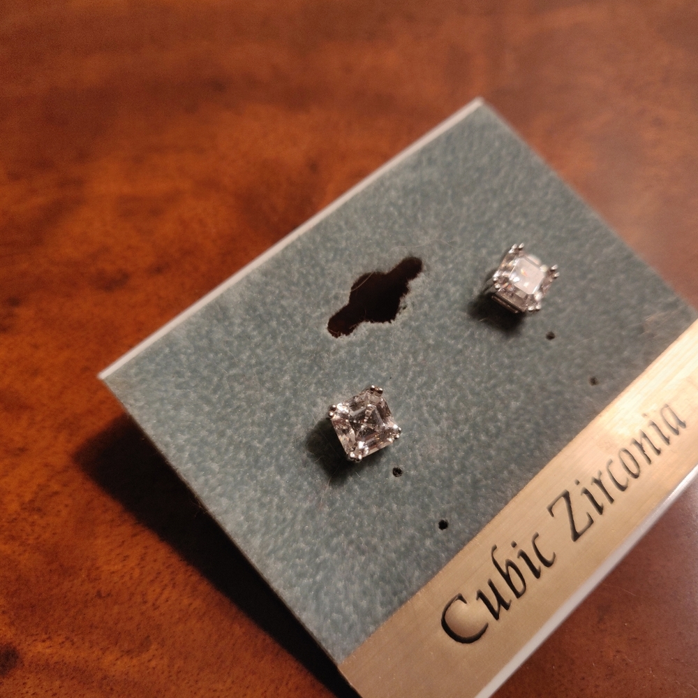 Cubic zirconia studs